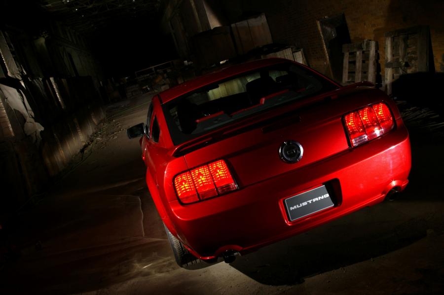  Ford Mustang GT 2005 года  (фото 152 из 209)